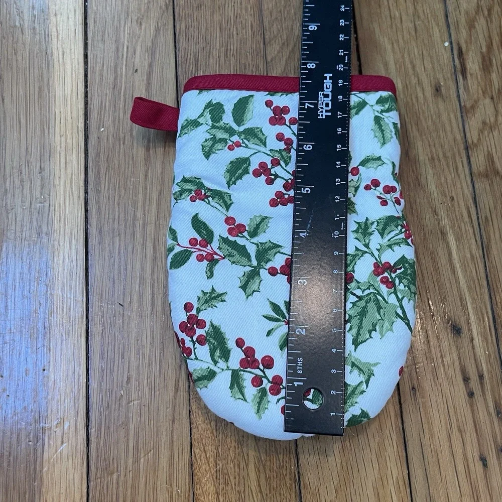Lauren Ralph Lauren Mistletoe Oven Mitt Red White Holiday Baking Cooking Kitchen